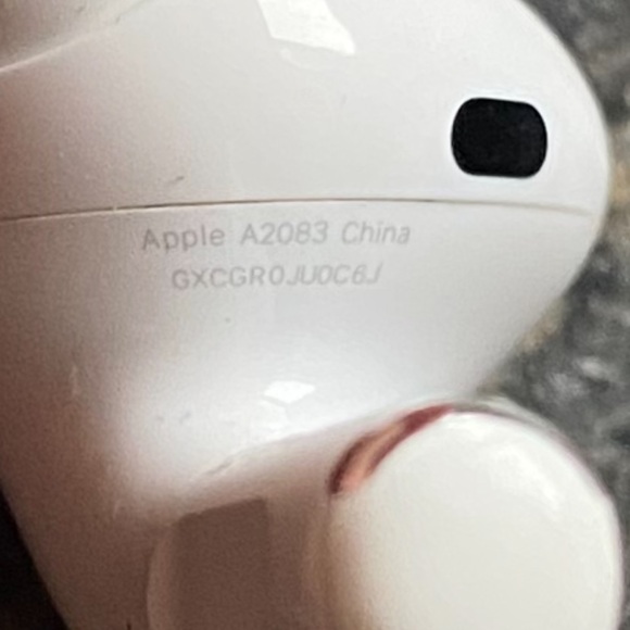 Apple AirPod Pro. Right earbud only. Model A2083. 1st Generation. Mint. - Picture 4 of 4